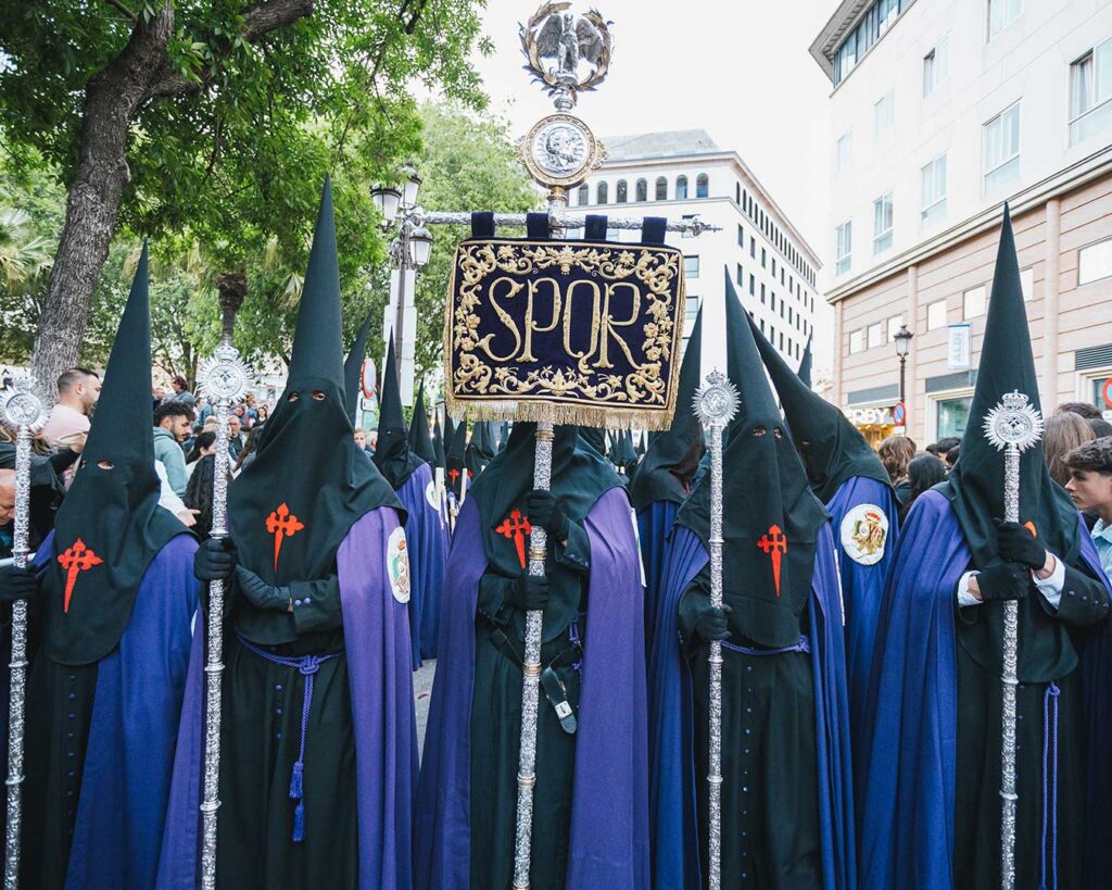 Listado varas e insignias Miércoles Santo 2026